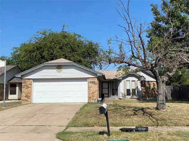 1064 W Hills Terrace, Saginaw, TX 76179