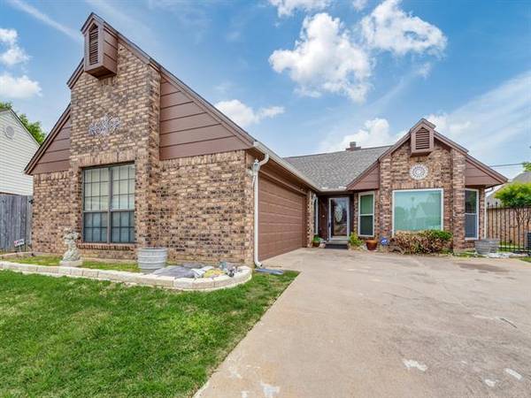 1601 Autumn Chase Square, Bedford, TX 76022