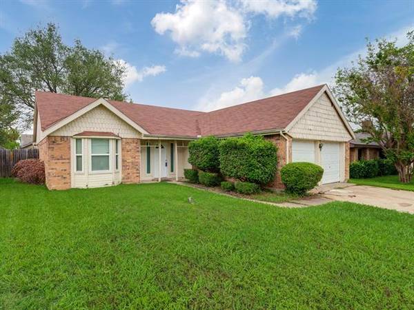 415 Lemon Drive, Arlington, TX 76018