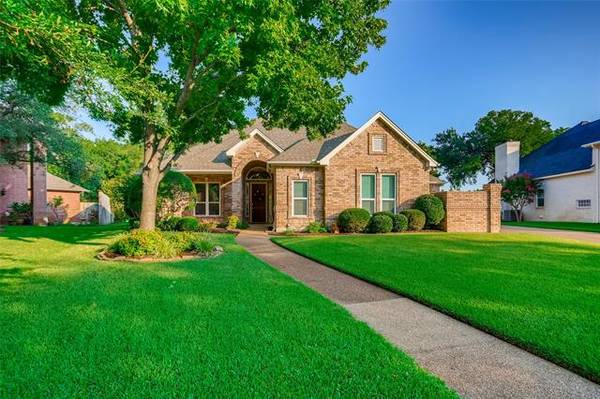 4705 Greenway Court, North Richland Hills, TX 76180