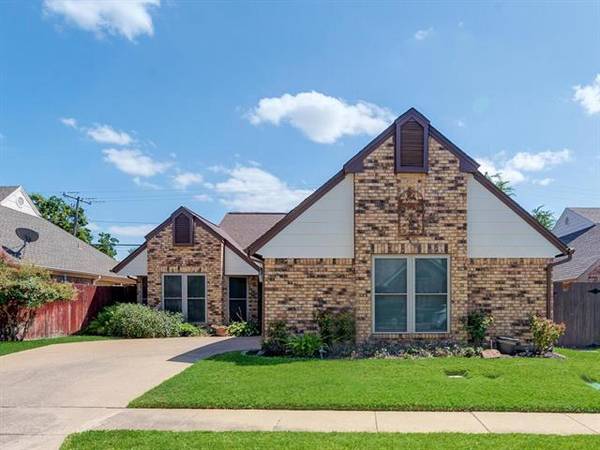 1621 Autumn Chase Square, Bedford, TX 76022