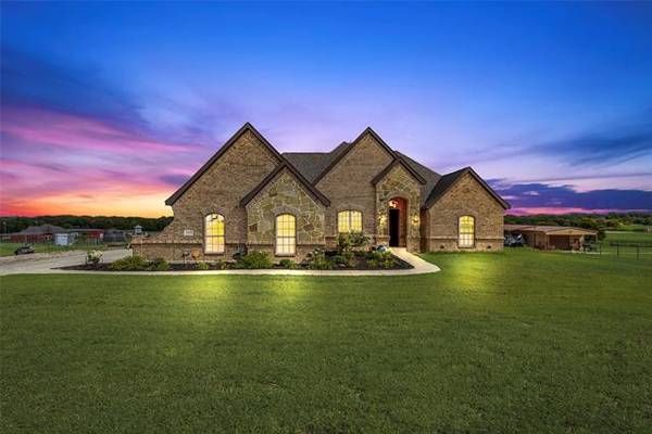 694 Jennings Lane,  Azle,  TX 76020