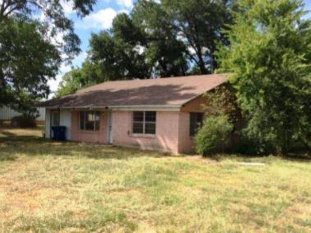 305 E Pine Street, Edgewood, TX 75117