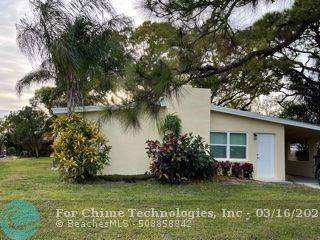 208 NE Entrada Ave, Port Saint Lucie, FL 34952