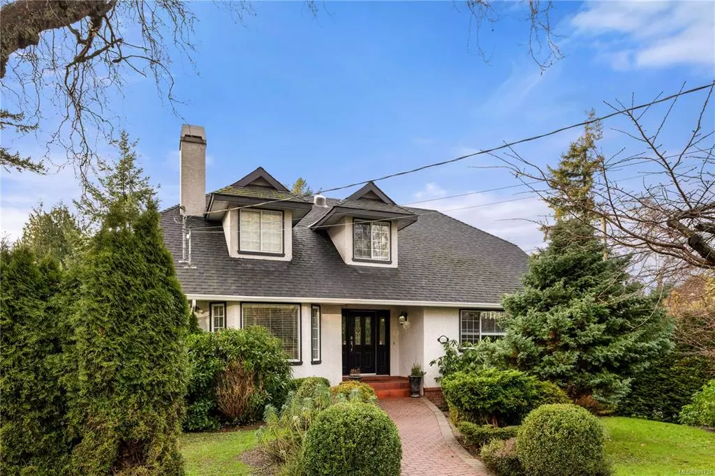 Oak Bay, BC V8S 5G3,924 Deal St