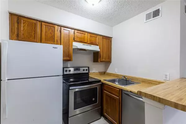 Dallas, TX 75243,9831 Walnut Street #302