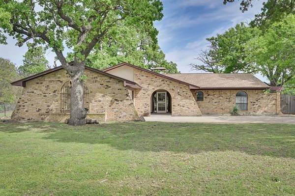 103 Southwood Drive, Burleson, TX 76028