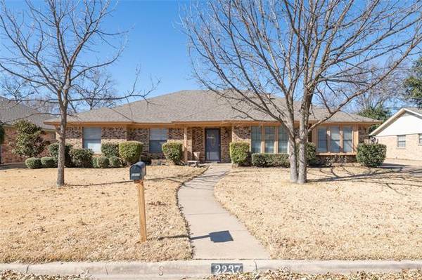 2237 Farrington Lane, Hurst, TX 76054