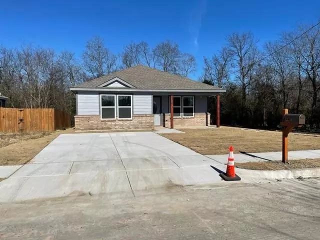 2210 BOURLAND Street, Greenville, TX 75401