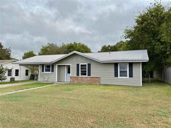 311 N Avenue T, Clifton, TX 76634