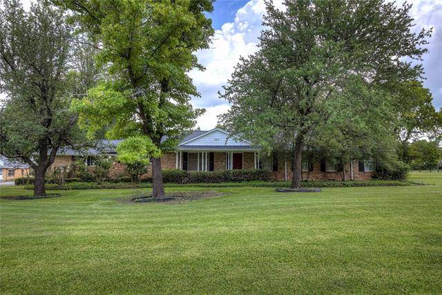 204 W Crockett Street, Wolfe City, TX 75496