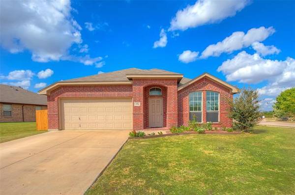 436 Creek Bend Drive, Saginaw, TX 76131