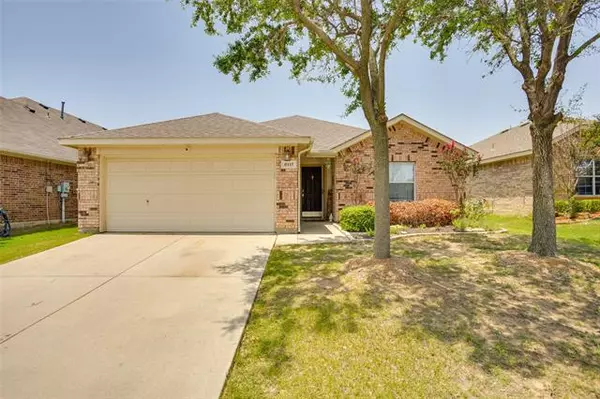 8117 Hennessey Trail, Fort Worth, TX 76131