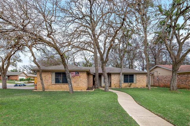 2701 Lucas Drive, Arlington, TX 76015