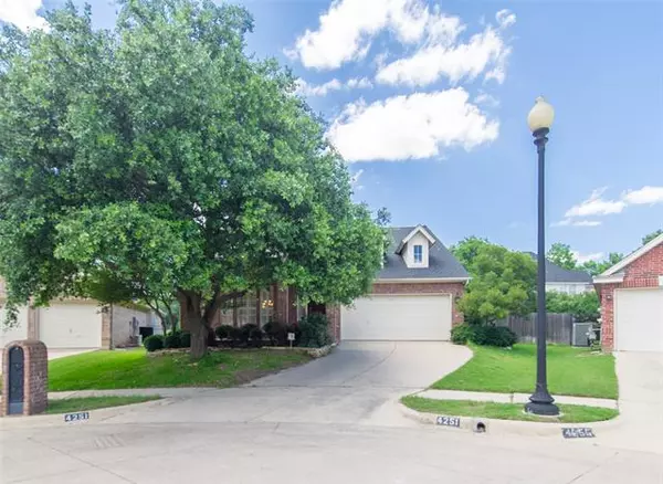 4251 Lake Villas Drive, Fort Worth, TX 76137