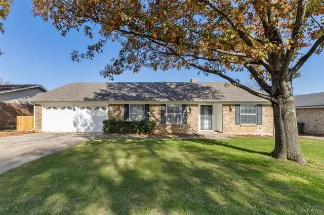 8237 Pearl Street, North Richland Hills, TX 76180