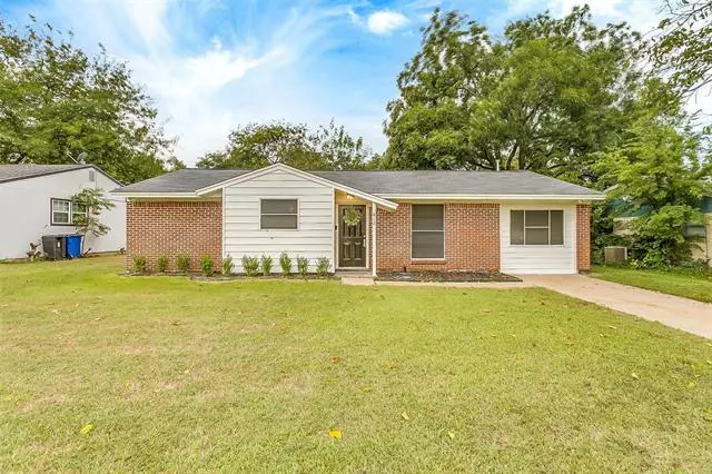 812 Sunnybrook Drive, Burleson, TX 76028