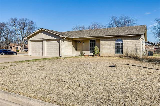 3517 Cobblestone Drive, Forest Hill, TX 76140