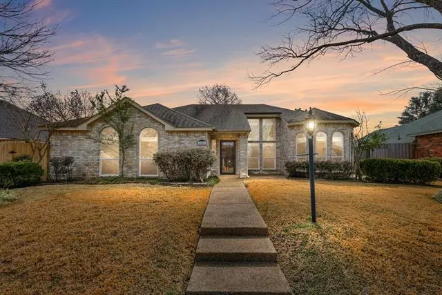 8806 Greentree Drive, Rowlett, TX 75088