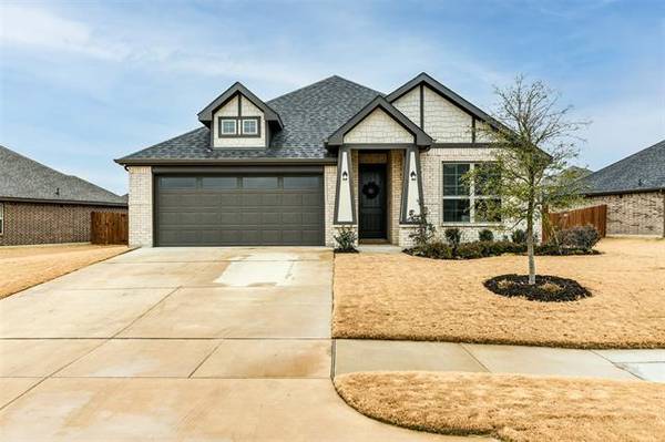 140 Deer Crossing Drive, Waxahachie, TX 75165