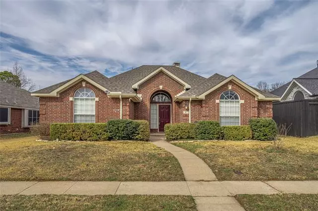 417 Hoover Drive, Lewisville, TX 75067