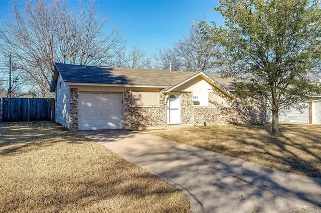 820 Belaire Drive, Burleson, TX 76028