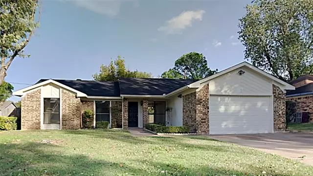 6221 Fernwood Drive, Arlington, TX 76001