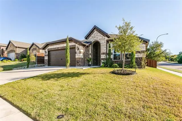 10869 Live Oak Creek Drive, Fort Worth, TX 76108