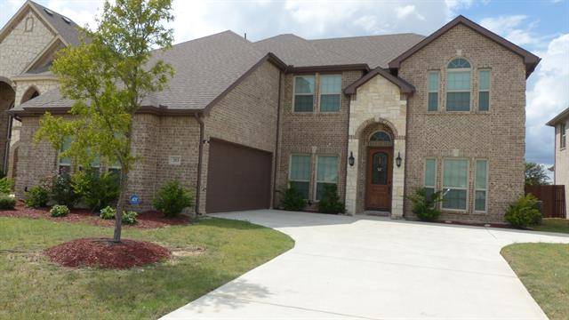 203 Pinewood Avenue, Red Oak, TX 75154