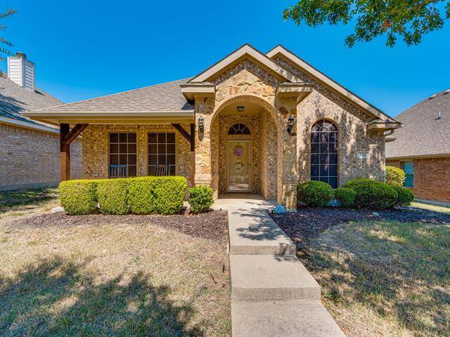 316 Village Drive, Red Oak, TX 75154