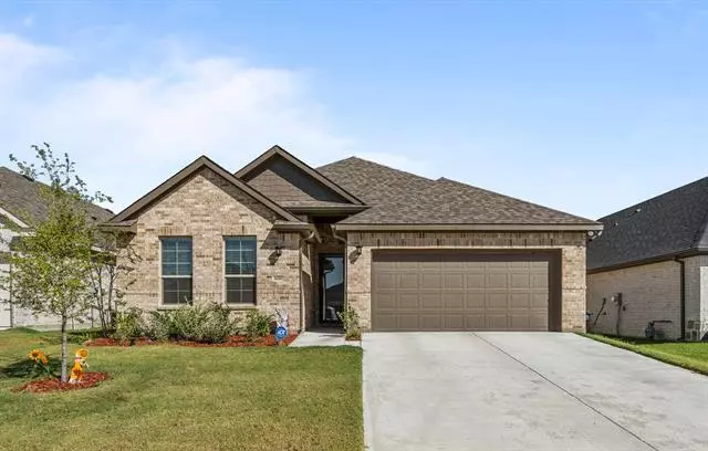 608 Hazeltine Road, Red Oak, TX 75154