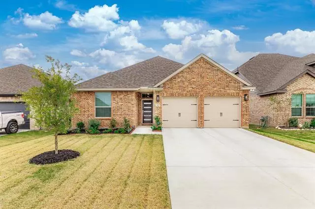 615 Cherry Hill Road, Red Oak, TX 75154