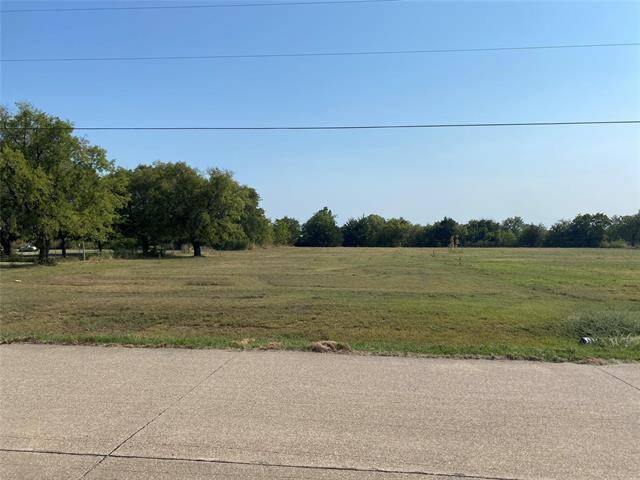 312 Crestview Drive, Red Oak, TX 75154