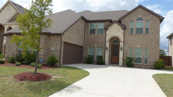 203 Pinewood Avenue, Red Oak, TX 75154