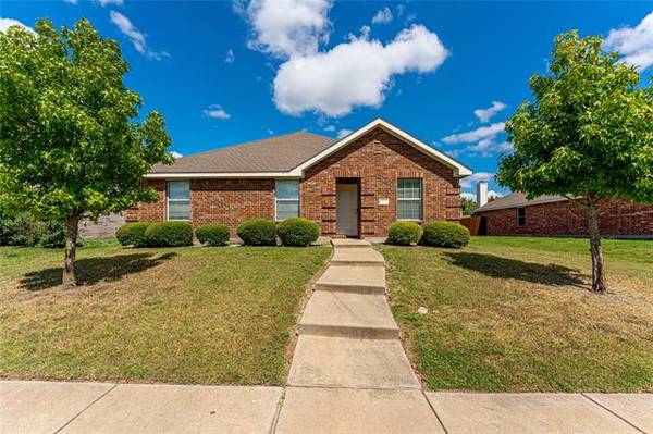 714 Locustberry Drive, Red Oak, TX 75154