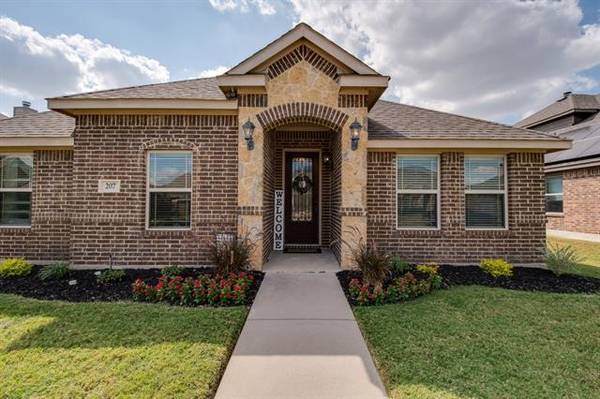 207 Sunrise Lane, Red Oak, TX 75154