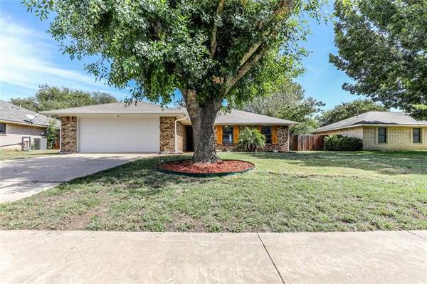 521 Canary Lane, Red Oak, TX 75154