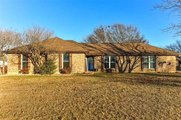 126 Crest Brook Drive, Red Oak, TX 75154