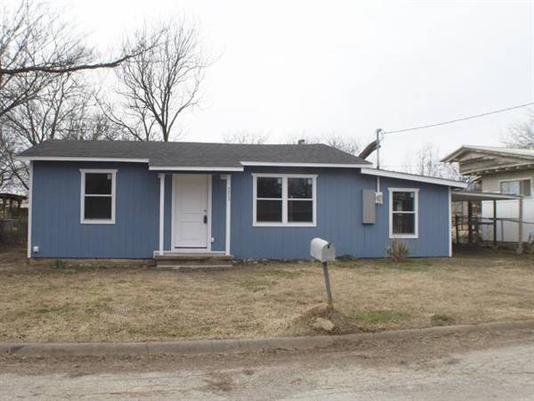 232 S 9th Street, Jacksboro, TX 76458