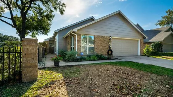 2712 Glenwood Court, Carrollton, TX 75006