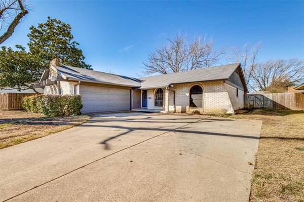 2810 Ozark Drive, Arlington, TX 76014