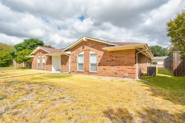 1921 J J Pearce Drive, Richardson, TX 75081