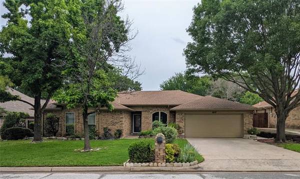 8537 Smith Drive, North Richland Hills, TX 76182