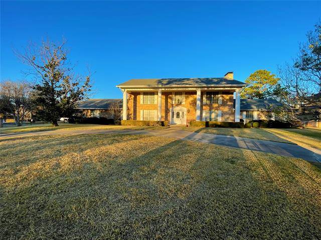 401 Eagle Drive, Bedford, TX 76021