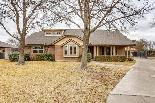 104 Hillview Court, Hurst, TX 76054