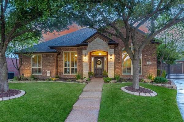 204 Falcon Circle, Keller, TX 76248