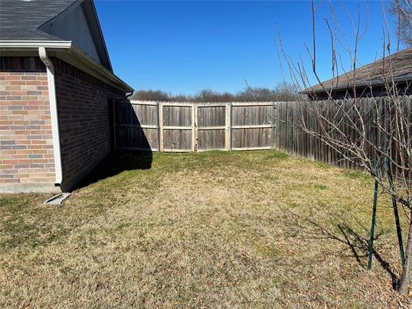 110 Plumthicket Way, Trinidad, TX 75163