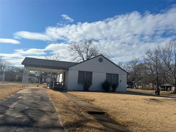 1925 Franklin Avenue, Bonham, TX 75418