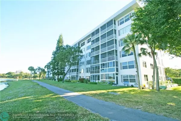 Pompano Beach, FL 33069,2801 Palm Aire Dr  #210