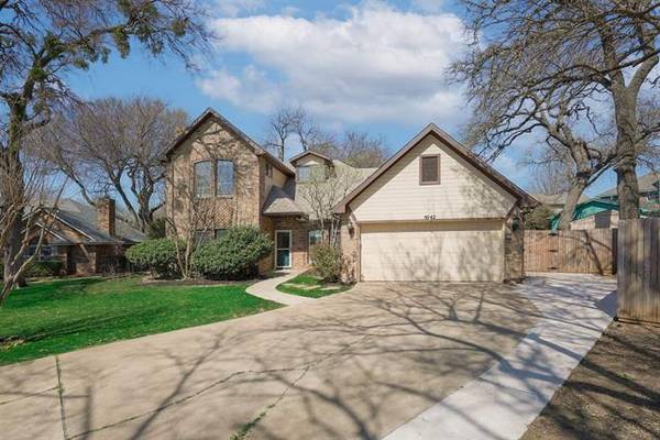 5042 Creekwood Drive, Flower Mound, TX 75028